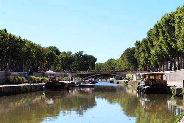 Narbonne - Hausboote am Kanal